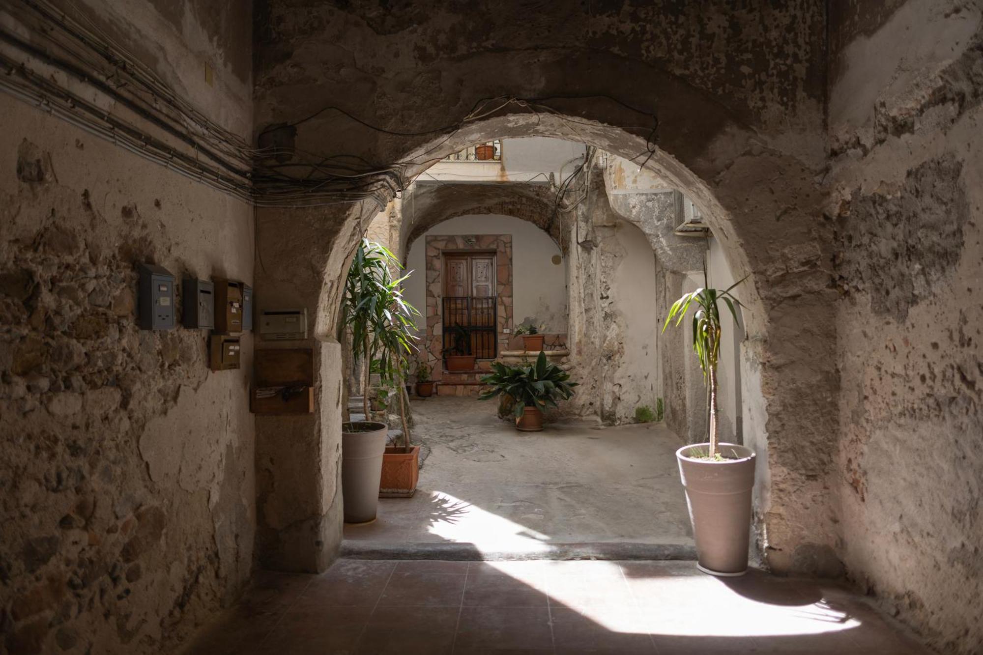Cortile Gioeni Apartment チェファル エクステリア 写真