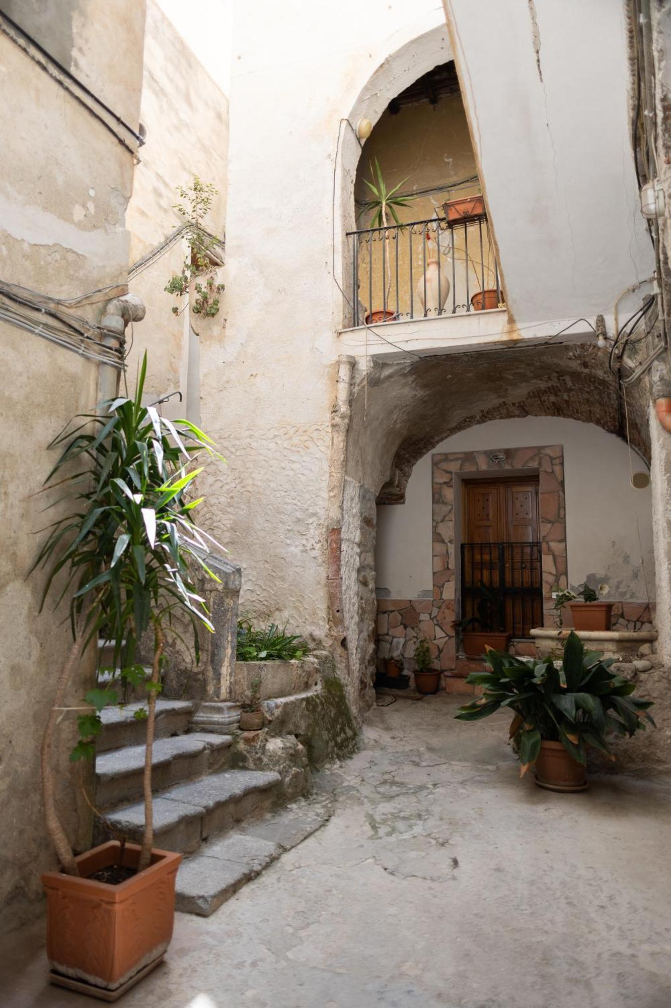 Cortile Gioeni Apartment チェファル エクステリア 写真